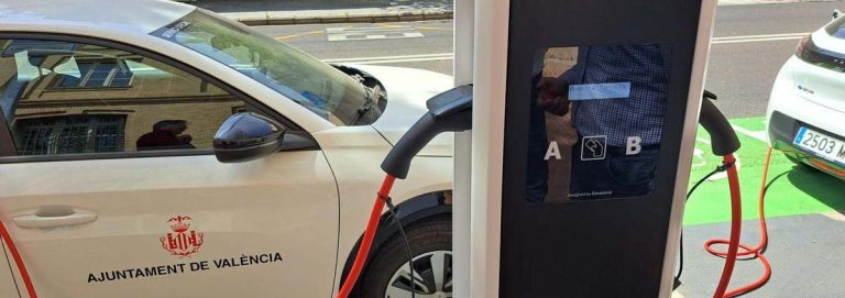 Los coches con etiqueta 0 podrán aparcar gratis en la zona azul de Valencia